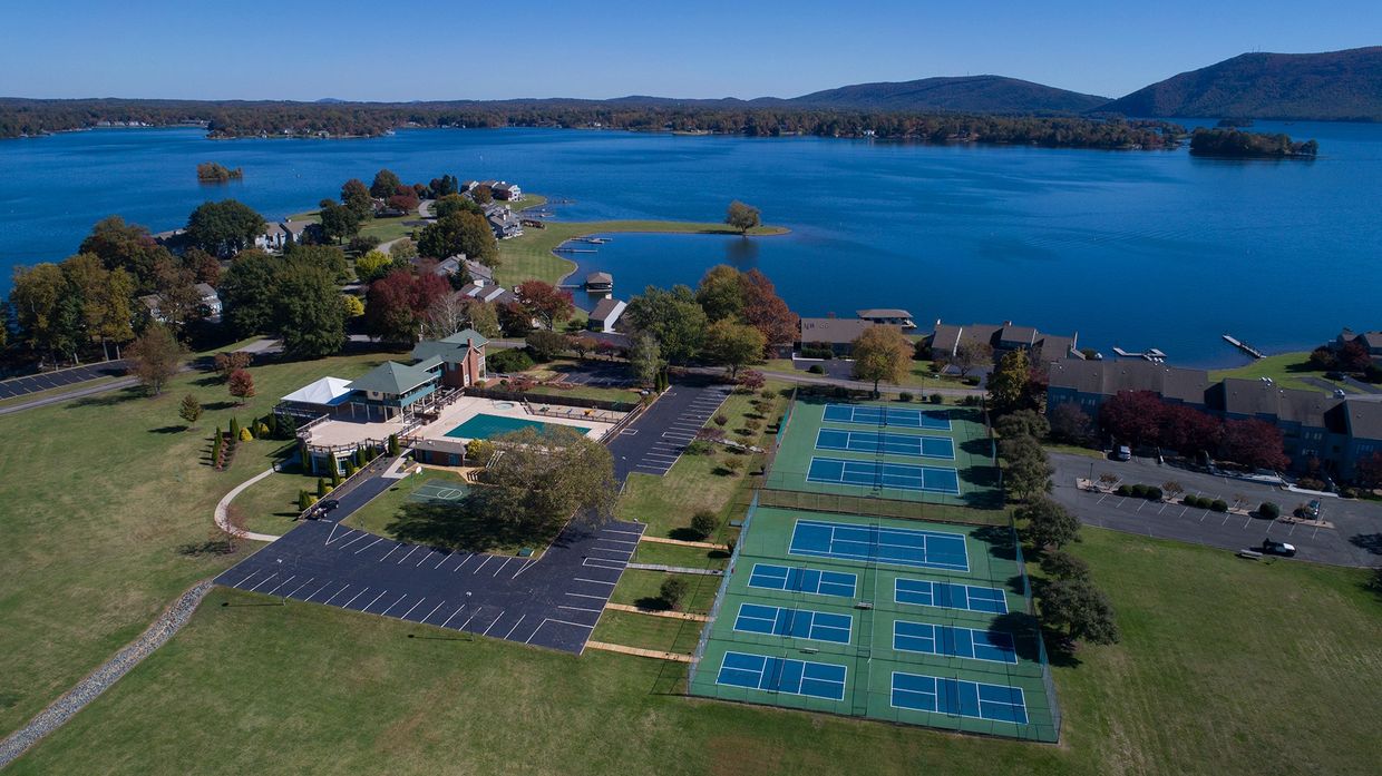 Bernard's Vacation Rentals Tennis Courts, Outdoor Pool, Private Sandy